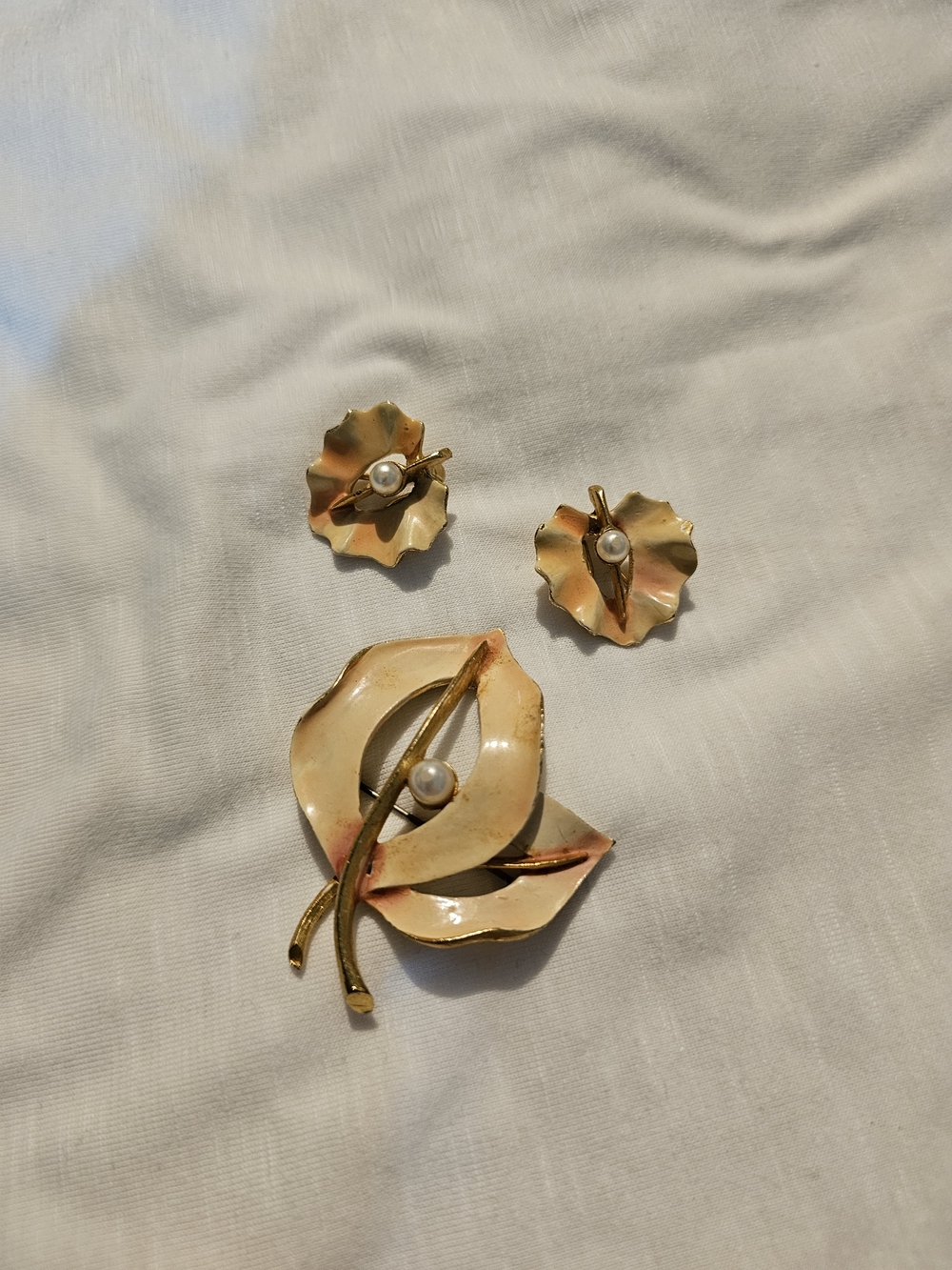 Gold-Tone Cream and Pink Floral Brooch with Matching Earrings